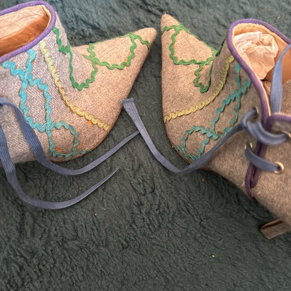 Manolo Blanlik grey fabric covered heels - Picture 4 of 8